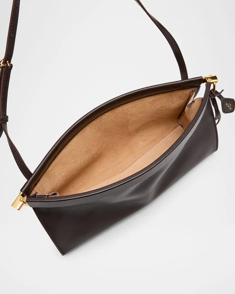 ALAÏA Le Click Medium Shoulder Bag in Glossy Leather | Thumbnail 30 ALAÏA Le Click Medium Shoulder Bag in Glossy Leather | Thumbnail 30