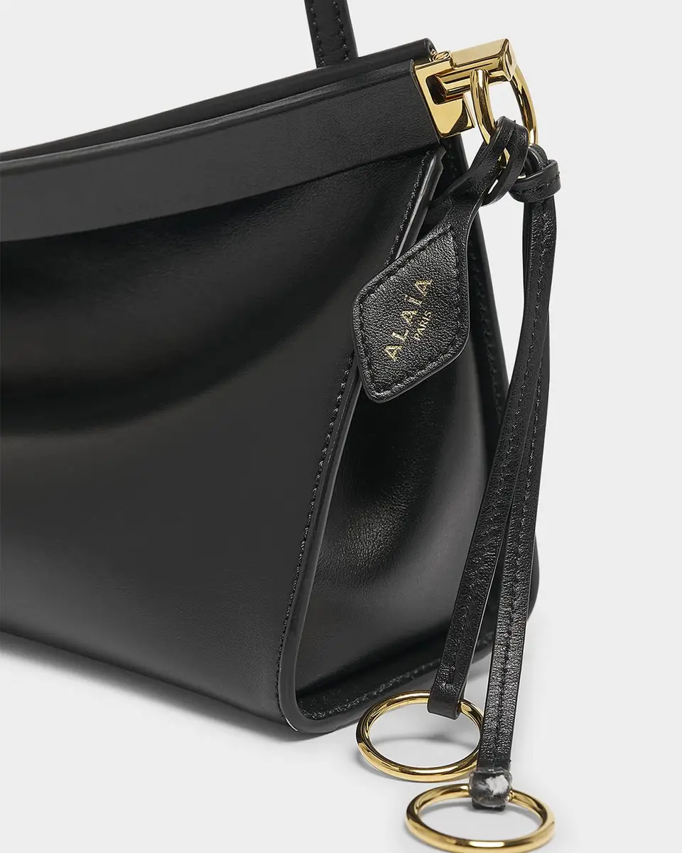 ALAÏA Le Click Medium Shoulder Bag in Glossy Leather | Thumbnail 5 ALAÏA Le Click Medium Shoulder Bag in Glossy Leather | Thumbnail 5