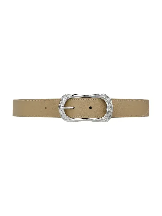 La Voluptueuse Buckle Leather Belt