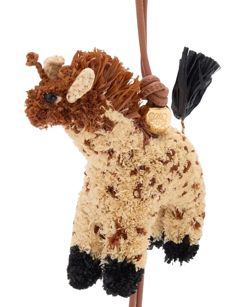 Loewe x Paula's Ibiza Giraffe Charm in Raffia | Image 1 Loewe x Paula's Ibiza Giraffe Charm in Raffia | Image 1