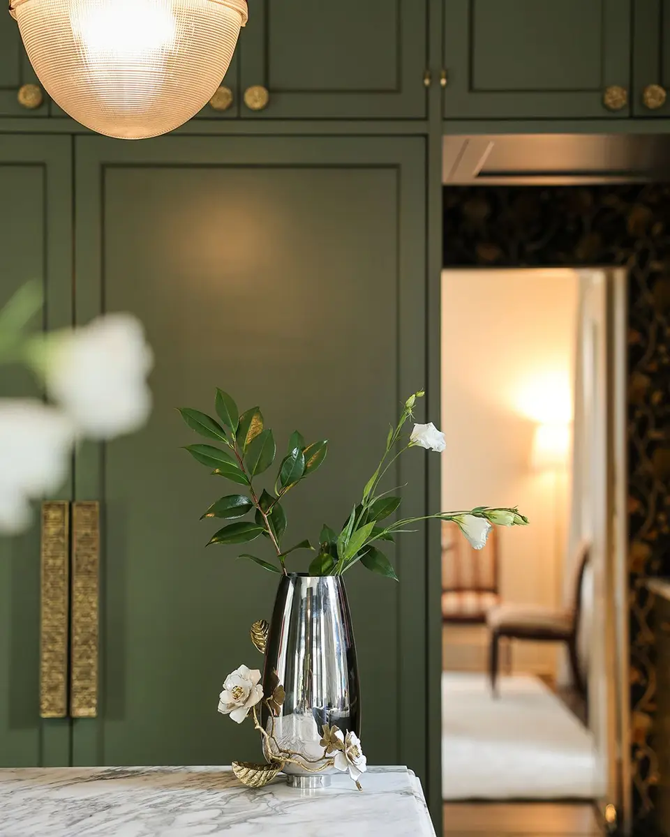 Michael Aram Gardenia Large Vase | Thumbnail 2 Michael Aram Gardenia Large Vase | Thumbnail 2
