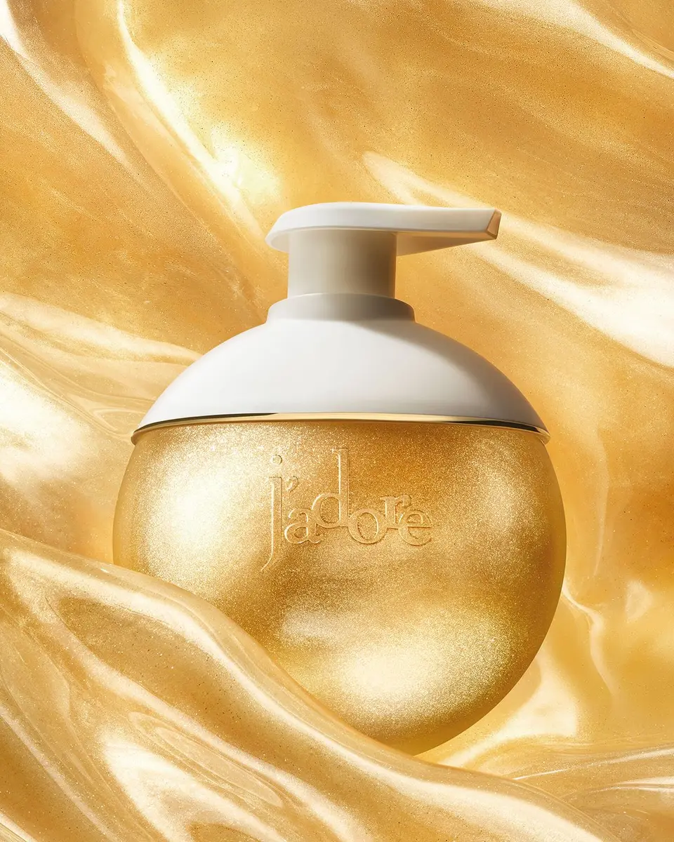 Dior J 'adore Les Adorables Shimmering Oil | Thumbnail 2 Dior J 'adore Les Adorables Shimmering Oil | Thumbnail 2
