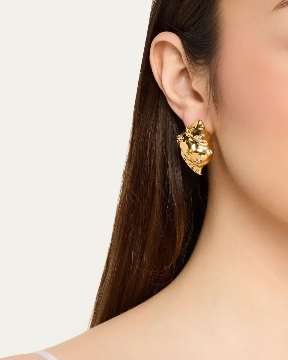 Oscar de la Renta Seashell Stud Earrings | Thumbnail 2 Oscar de la Renta Seashell Stud Earrings | Thumbnail 2