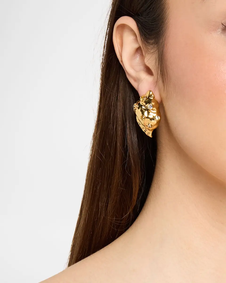 Oscar de la Renta Seashell Stud Earrings | Thumbnail 5 Oscar de la Renta Seashell Stud Earrings | Thumbnail 5