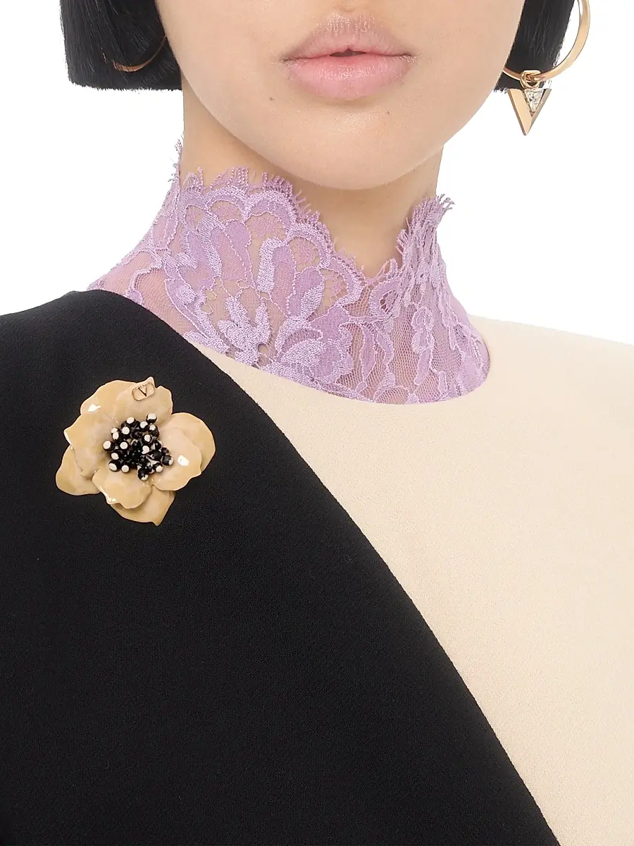 Valentino Garavani Women's Fleur Lumineuse Metal Brooch - Gold | Thumbnail 2 Valentino Garavani Women's Fleur Lumineuse Metal Brooch - Gold | Thumbnail 2