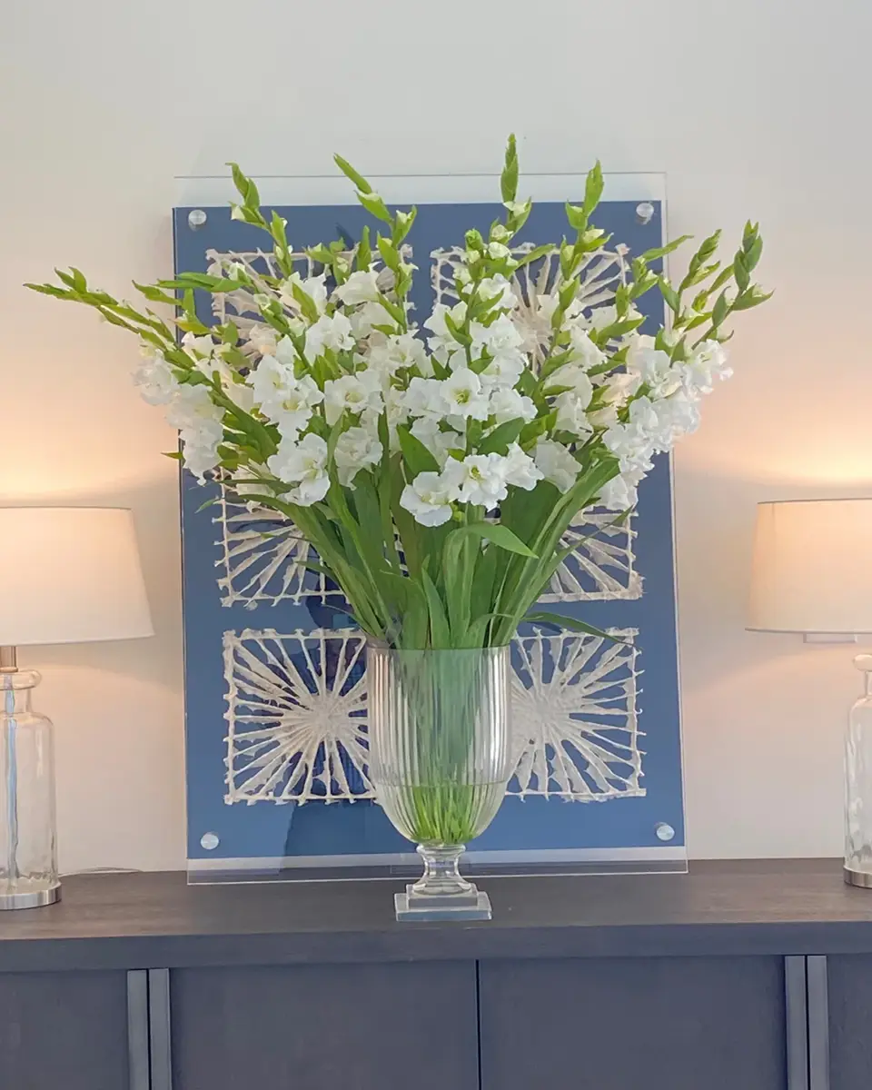 Winward Home Gladiolus in Cut Vase | Thumbnail 2