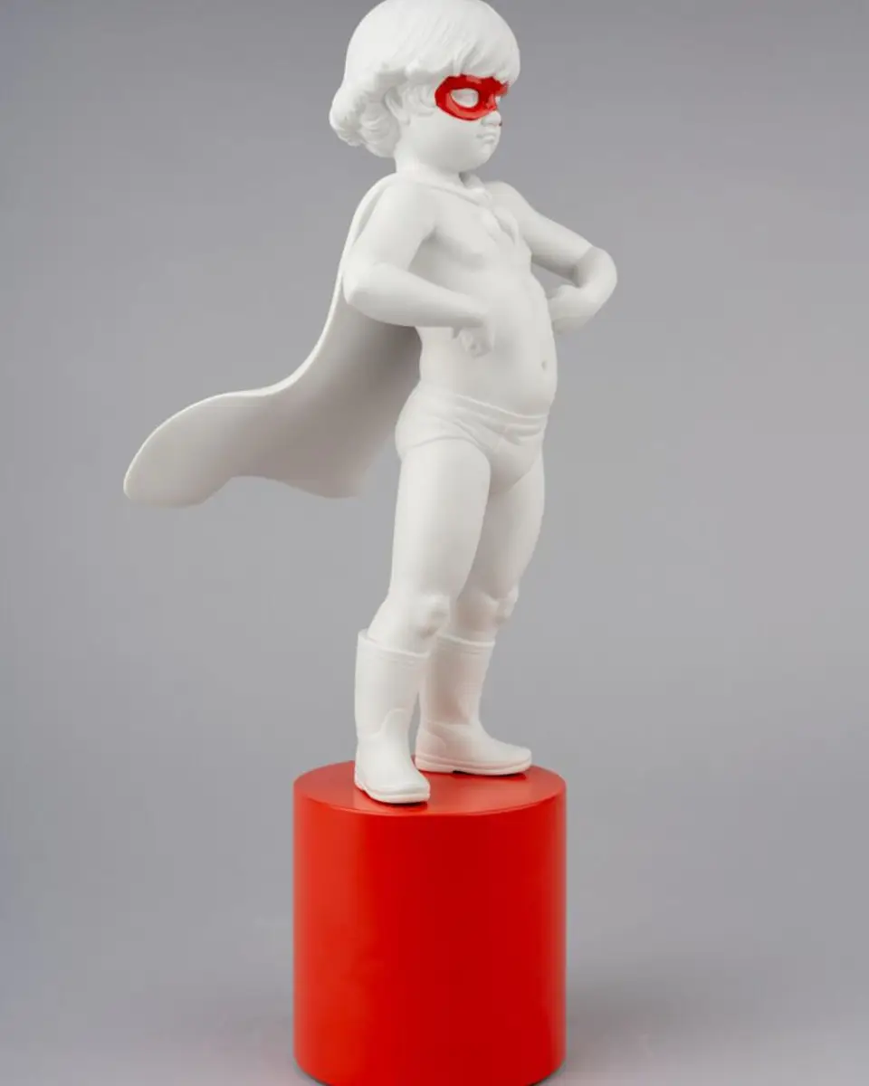 Lladro Hero to Rescue Figurine | Thumbnail 4