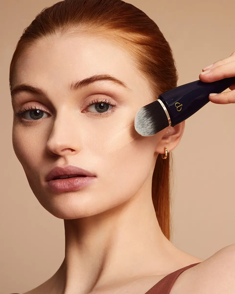 CLÉ DE PEAU BEAUTÉ Radiant Fluid Foundation Natural SPF 25, 1.1 oz. | Thumbnail 4 CLÉ DE PEAU BEAUTÉ Radiant Fluid Foundation Natural SPF 25, 1.1 oz. | Thumbnail 4