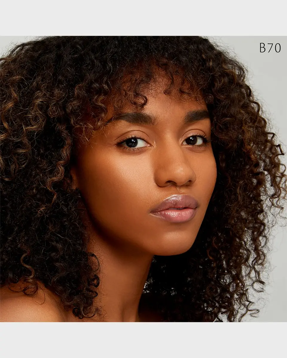 CLÉ DE PEAU BEAUTÉ Radiant Fluid Foundation Natural SPF 25, 1.1 oz. | Thumbnail 3 CLÉ DE PEAU BEAUTÉ Radiant Fluid Foundation Natural SPF 25, 1.1 oz. | Thumbnail 3