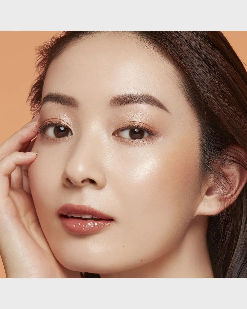 CLÉ DE PEAU BEAUTÉ 1 oz. The Luminizing Face Enhancer | Thumbnail 3