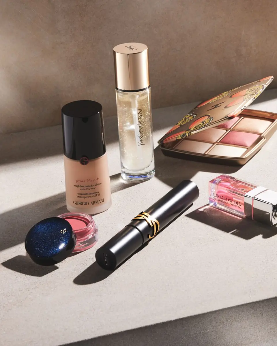 Armani Beauty Power Fabric+ Matte Foundation with Broad-Spectrum SPF 25 | Thumbnail 4 Armani Beauty Power Fabric+ Matte Foundation with Broad-Spectrum SPF 25 | Thumbnail 4