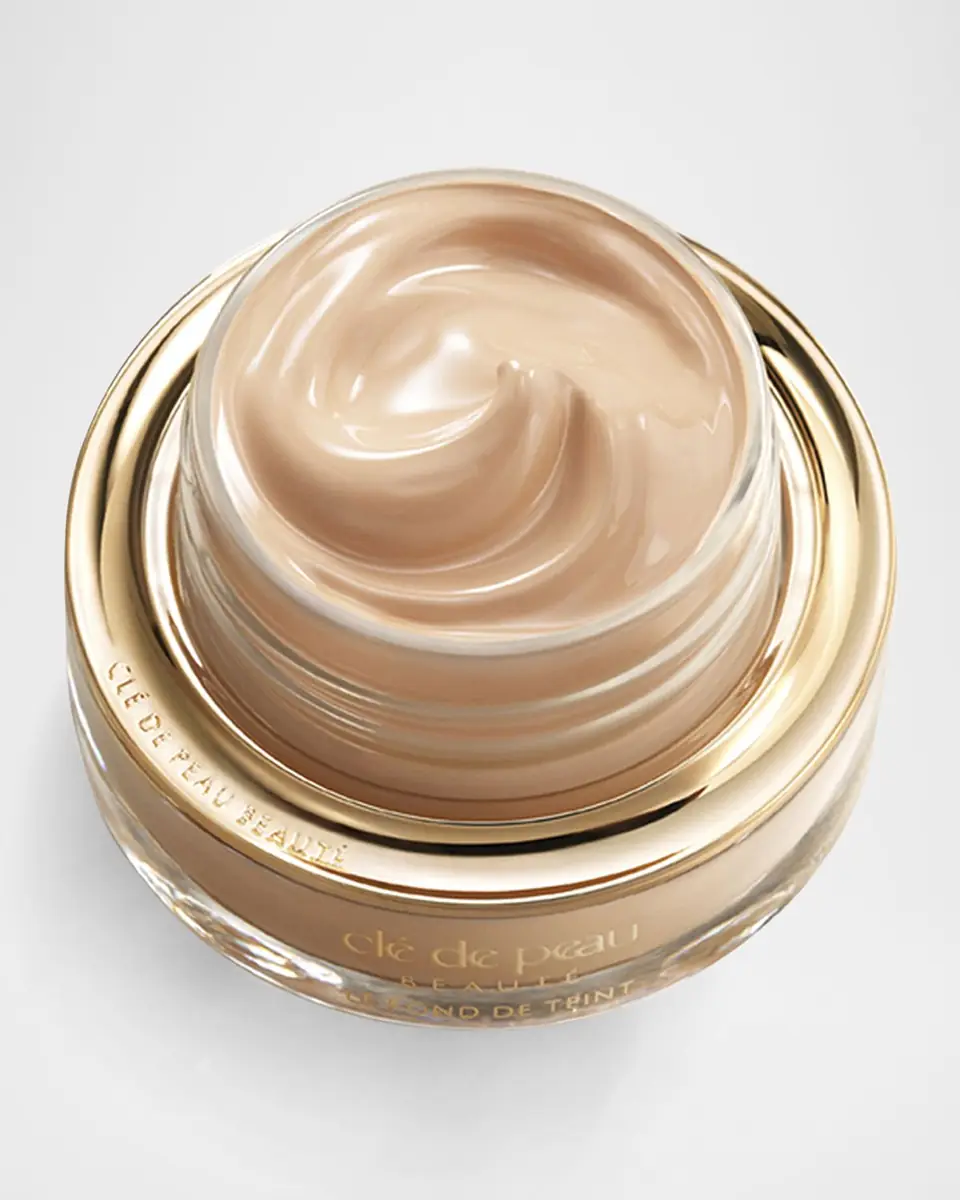 CLÉ DE PEAU BEAUTÉ The Foundation, SPF 22, 1 oz. | Thumbnail 3 CLÉ DE PEAU BEAUTÉ The Foundation, SPF 22, 1 oz. | Thumbnail 3