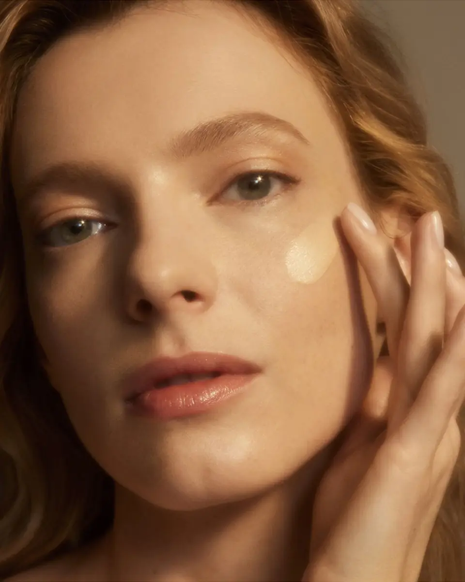 CLÉ DE PEAU BEAUTÉ The Foundation, SPF 22, 1 oz. | Thumbnail 6