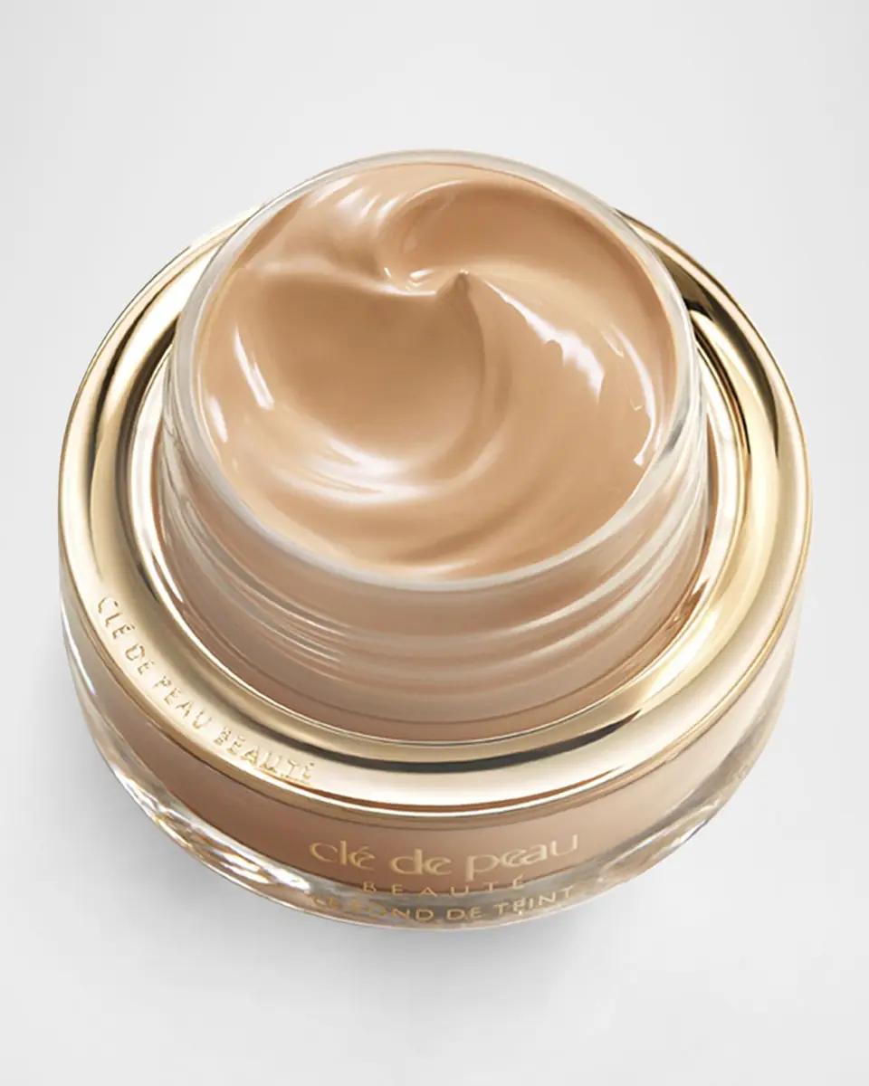 CLÉ DE PEAU BEAUTÉ The Foundation, SPF 22, 1 oz. | Thumbnail 3 CLÉ DE PEAU BEAUTÉ The Foundation, SPF 22, 1 oz. | Thumbnail 3
