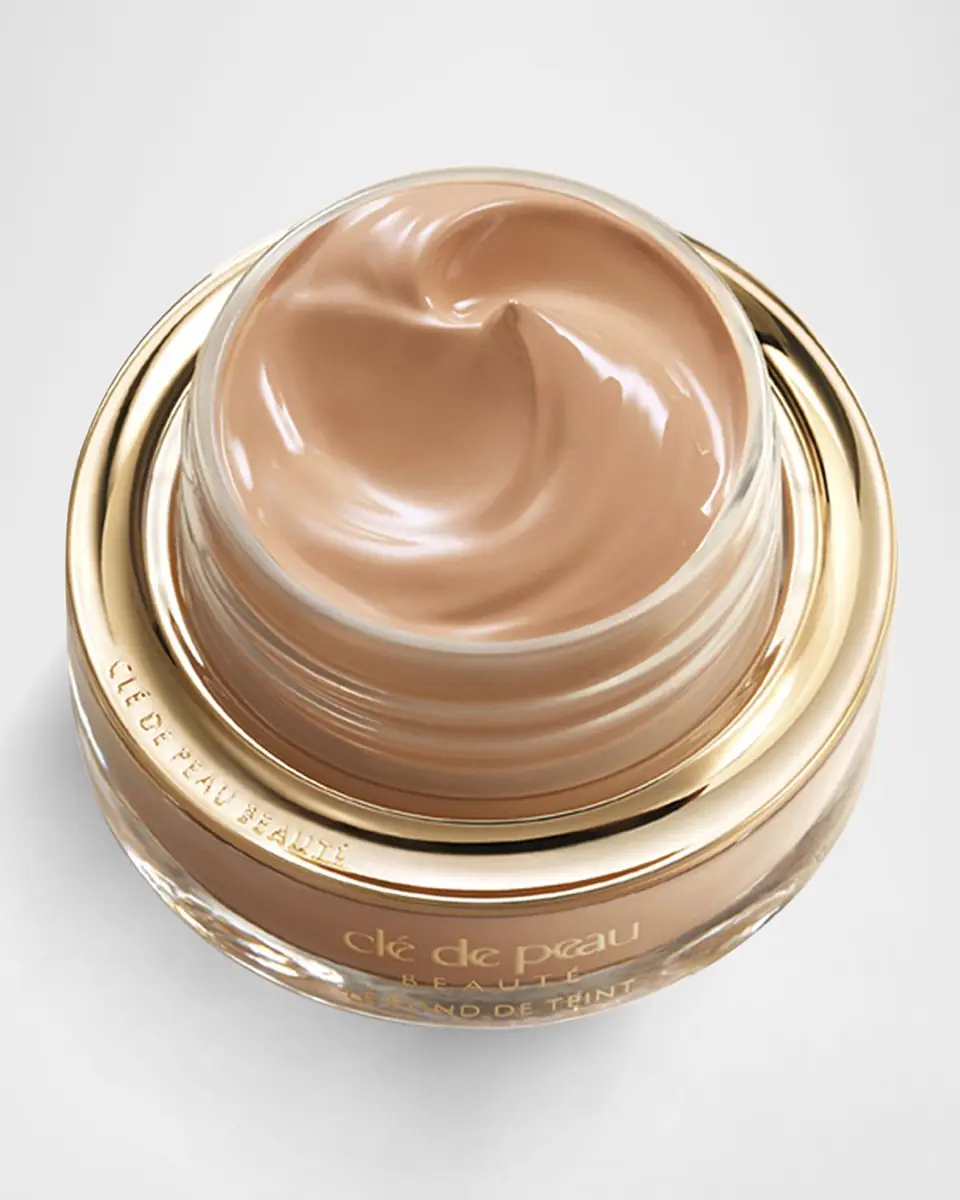 CLÉ DE PEAU BEAUTÉ The Foundation, SPF 22, 1 oz. | Thumbnail 3 CLÉ DE PEAU BEAUTÉ The Foundation, SPF 22, 1 oz. | Thumbnail 3