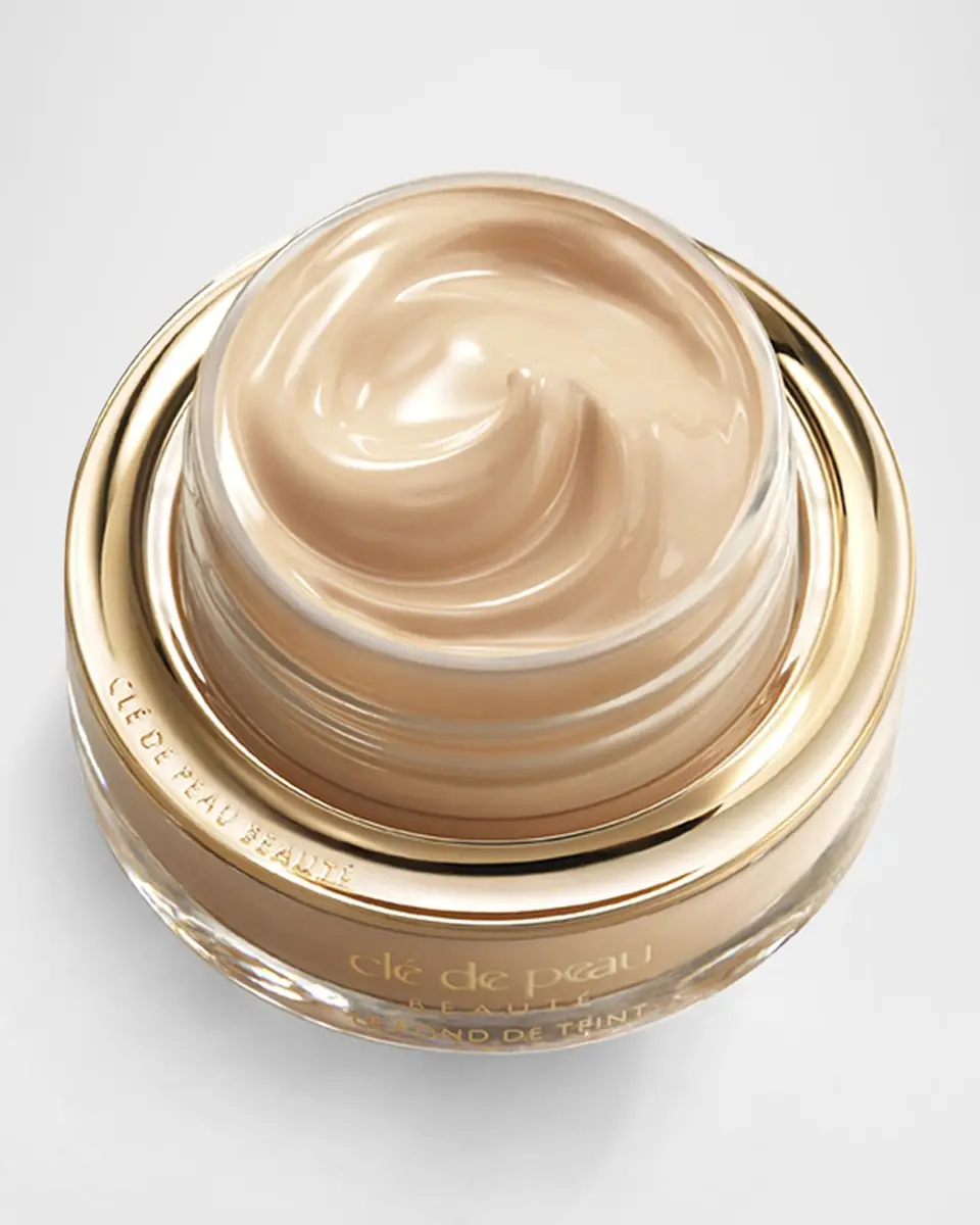 CLÉ DE PEAU BEAUTÉ The Foundation, SPF 22, 1 oz. | Thumbnail 3 CLÉ DE PEAU BEAUTÉ The Foundation, SPF 22, 1 oz. | Thumbnail 3