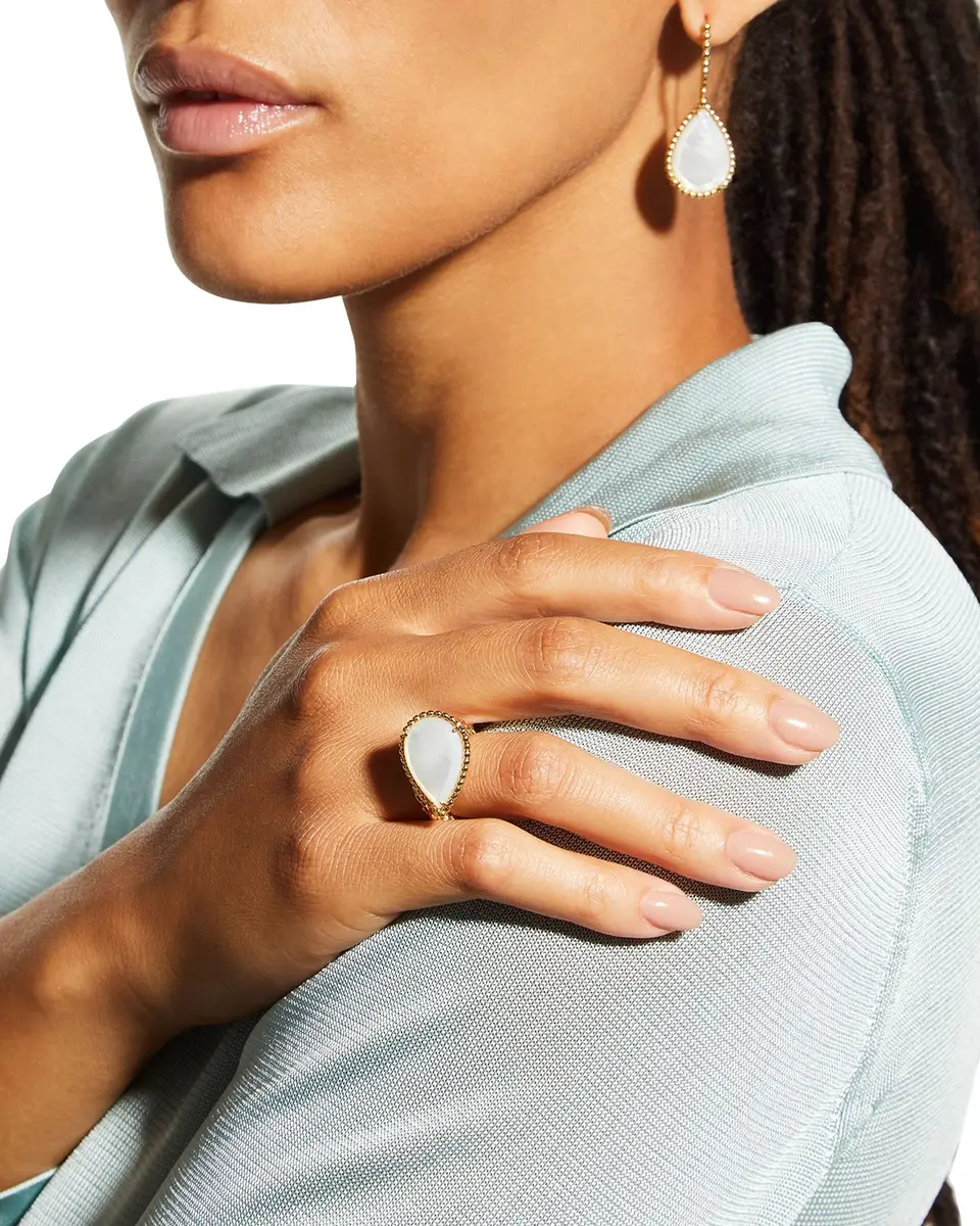 Boucheron Serpent Boheme 18K Yellow Gold Mother-of-Pearl Ring | Thumbnail 4 Boucheron Serpent Boheme 18K Yellow Gold Mother-of-Pearl Ring | Thumbnail 4