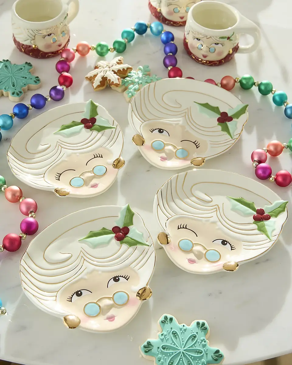 Glitterville Mrs. Papa Noel Ceramic Christmas Plates, Set of 4 | Image 1 Glitterville Mrs. Papa Noel Ceramic Christmas Plates, Set of 4 | Image 1