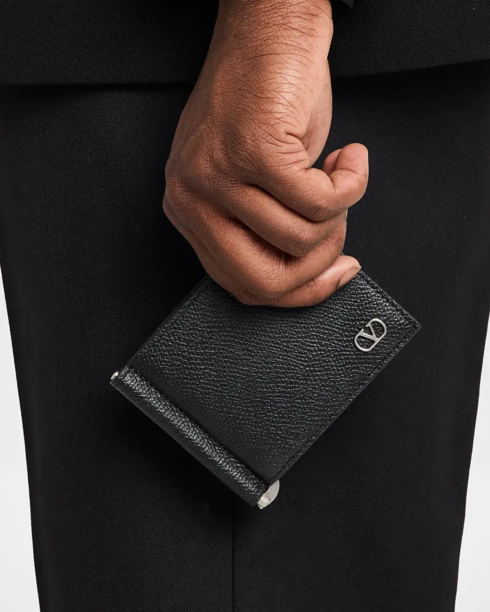Valentino Garavani Men's Vlogo Signature Grainy Calfskin Money Clip Wallet | Thumbnail 2 Valentino Garavani Men's Vlogo Signature Grainy Calfskin Money Clip Wallet | Thumbnail 2