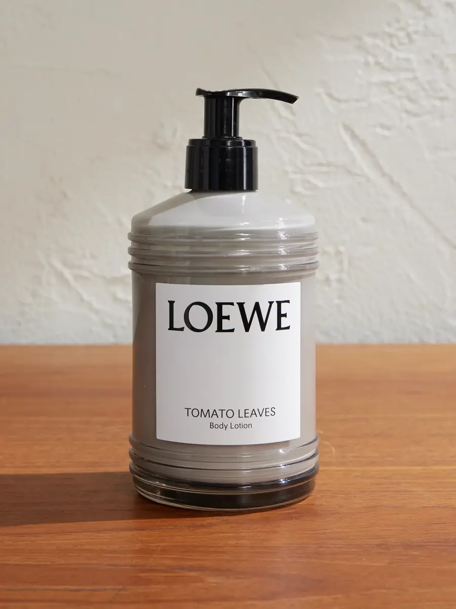 LOEWE PERFUMES Tomato Leaves Body Lotion, 360ml - Men | Image 1 LOEWE PERFUMES Tomato Leaves Body Lotion, 360ml - Men | Image 1