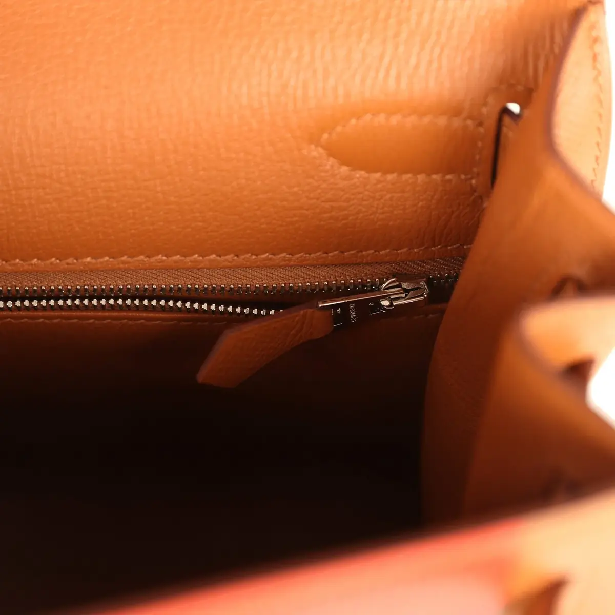 HERMÈS Pre-owned Hermes Kellygraphie Kelly Sellier 28 "Lettre H" Gold Epsom Palladium Hardware | Thumbnail 9 HERMÈS Pre-owned Hermes Kellygraphie Kelly Sellier 28 "Lettre H" Gold Epsom Palladium Hardware | Thumbnail 9
