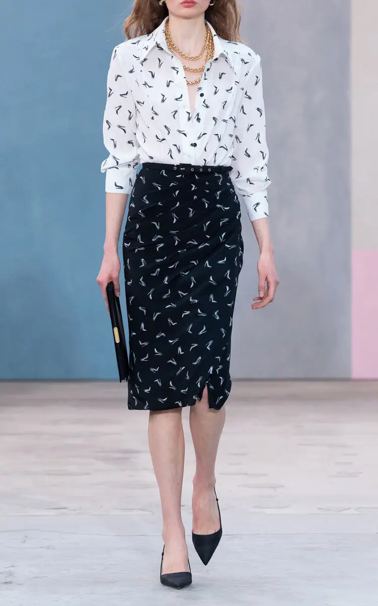 Good Girl Shoe Print Crepe Knee-Length Skirt Good Girl Shoe Print Crepe Knee-Length Skirt