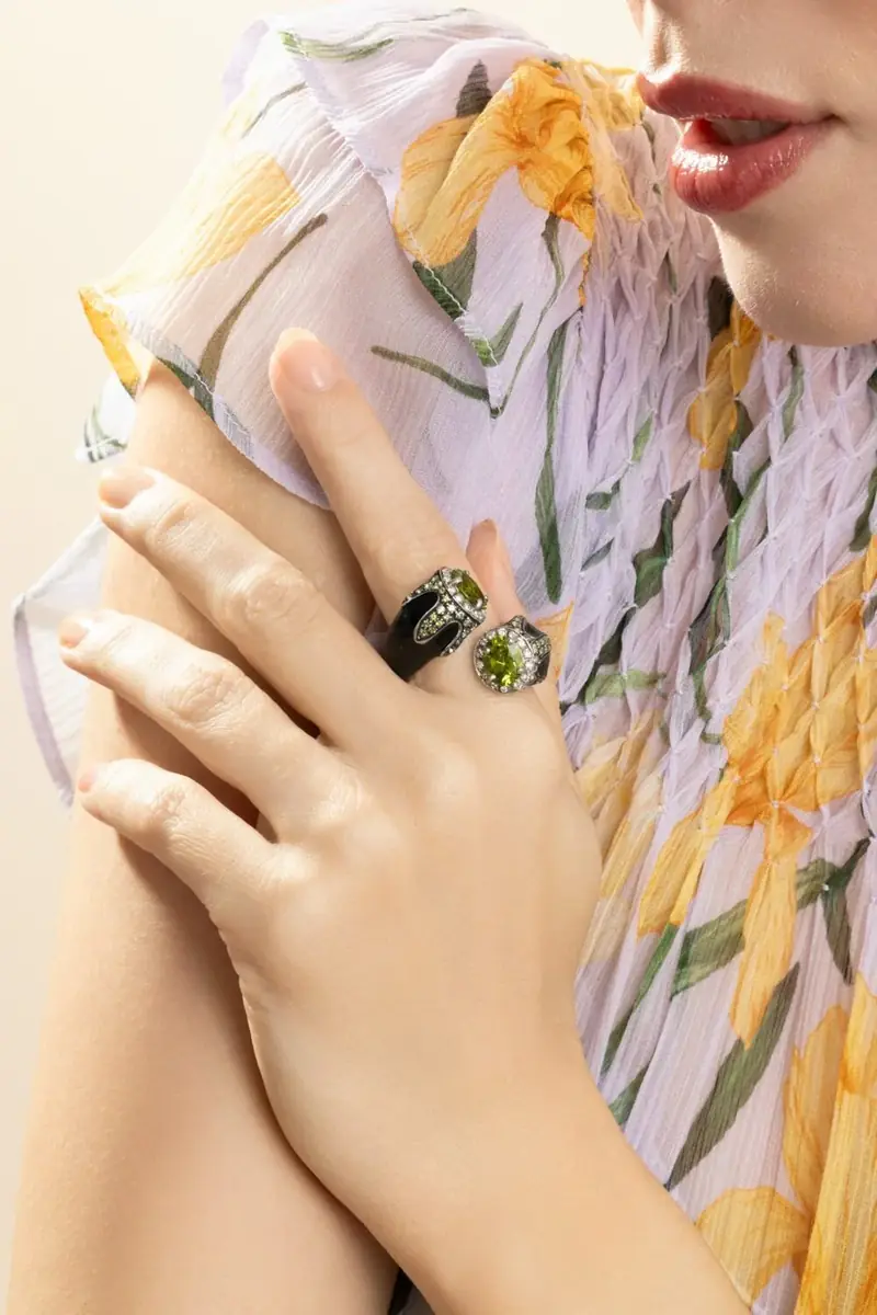 ANDREOLI Peridot Black Bypass Ring | Thumbnail 3 ANDREOLI Peridot Black Bypass Ring | Thumbnail 3
