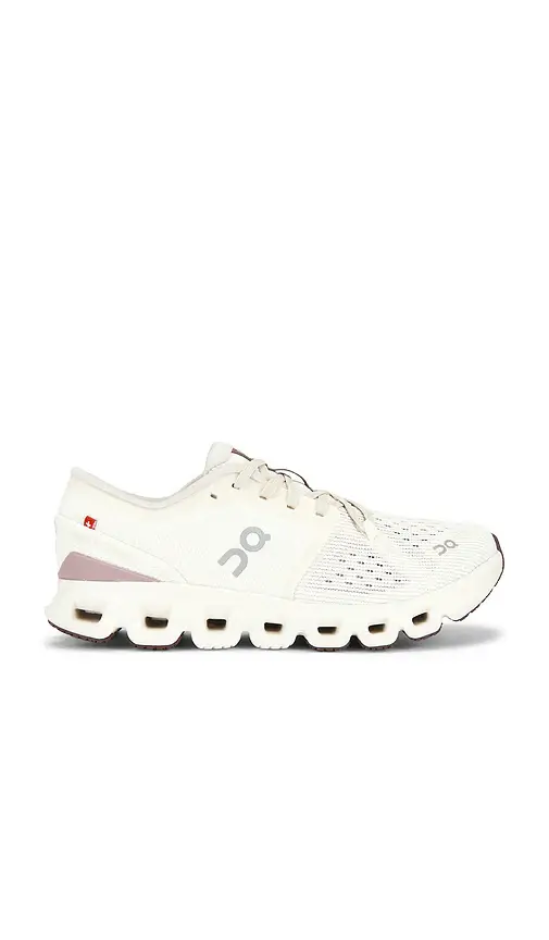 On Cloud X 4 W Sneaker | Image 1 On Cloud X 4 W Sneaker | Image 1