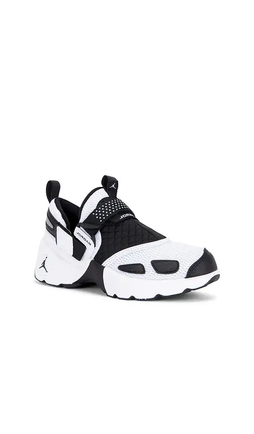 Jordan Trunner LX Sneaker | Thumbnail 2 Jordan Trunner LX Sneaker | Thumbnail 2