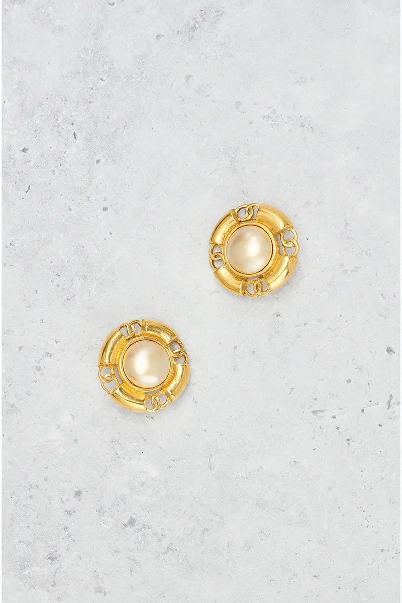 Chanel Chanel Coco Mark Pearl Clip-On Earrings | Thumbnail 2 Chanel Chanel Coco Mark Pearl Clip-On Earrings | Thumbnail 2