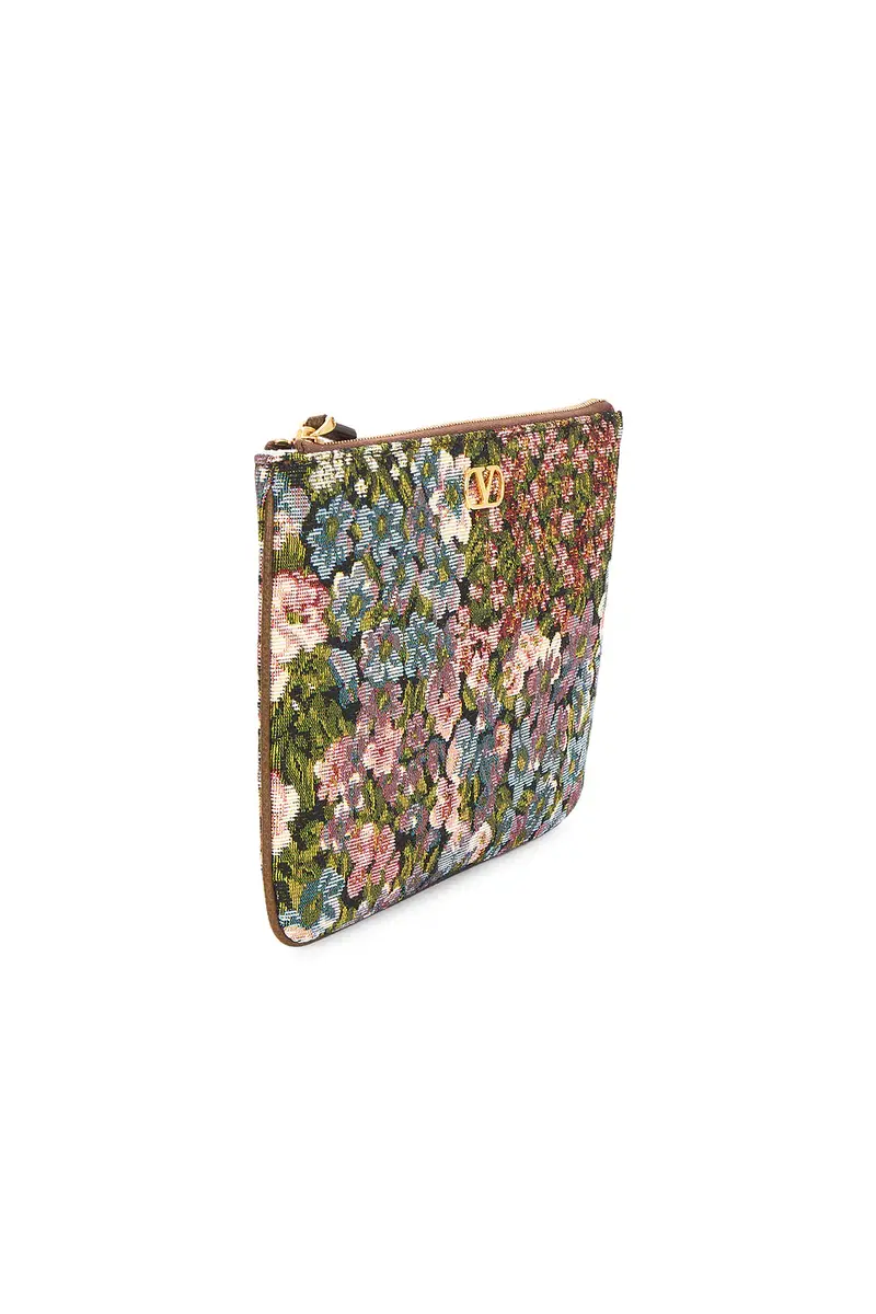 Valentino Garavani VLogo Signature Medium Flat Pouch | Thumbnail 4 Valentino Garavani VLogo Signature Medium Flat Pouch | Thumbnail 4