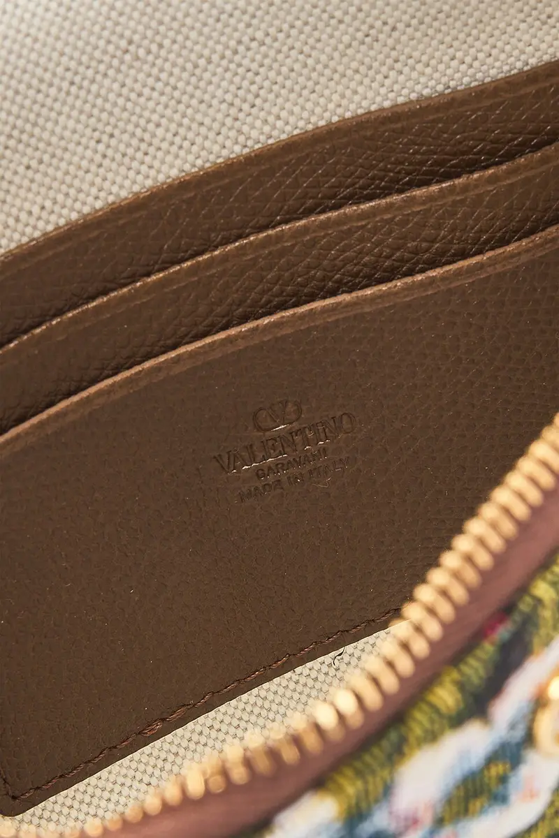 Valentino Garavani VLogo Signature Medium Flat Pouch | Thumbnail 6 Valentino Garavani VLogo Signature Medium Flat Pouch | Thumbnail 6