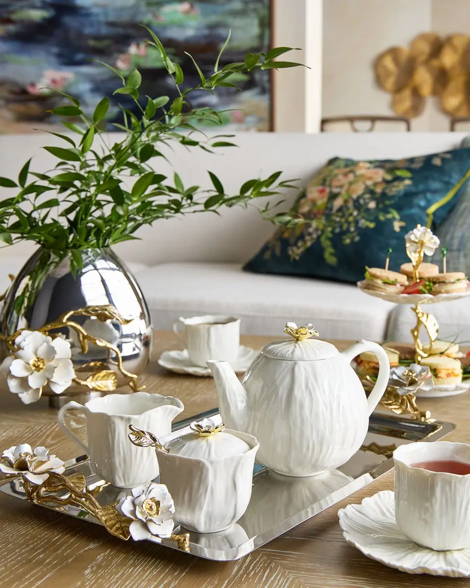 Michael Aram Gardenia Medium Vase | Thumbnail 5