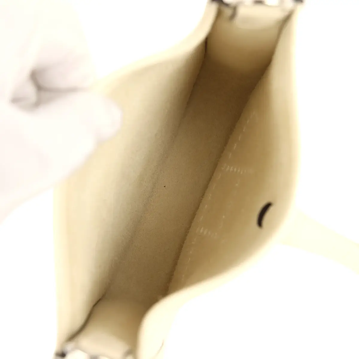 HERMÈS Hermes Evelyne TPM Cream Clemence Palladium Hardware | Thumbnail 8 HERMÈS Hermes Evelyne TPM Cream Clemence Palladium Hardware | Thumbnail 8