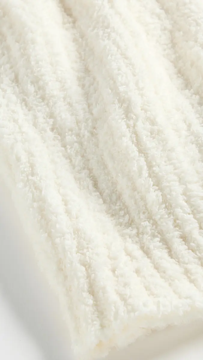 Barefoot Dreams CozyChic Ribbed Throw | Thumbnail 4
