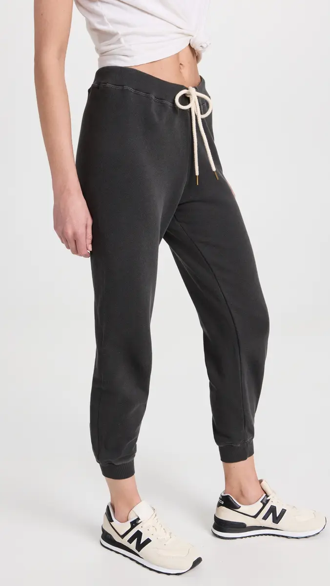 THE GREAT. The Cropped Sweatpants Washed Black | Thumbnail 4 THE GREAT. The Cropped Sweatpants Washed Black | Thumbnail 4