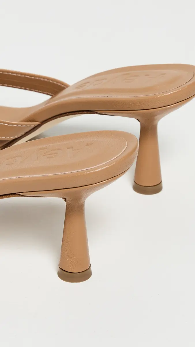 AEYDE Daphne Nappa Leather Sandals Hazelnut | Thumbnail 4
