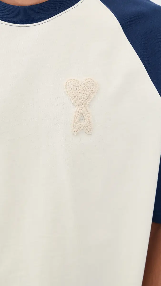 AMI Boxy Fit Raglan Tee Blanc Creme/Encre | Thumbnail 6 AMI Boxy Fit Raglan Tee Blanc Creme/Encre | Thumbnail 6