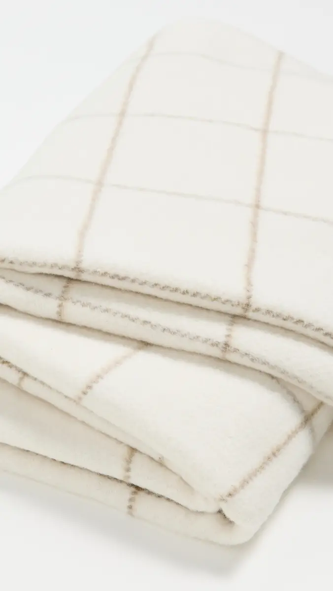 Weezie Throw Blanket | Thumbnail 3