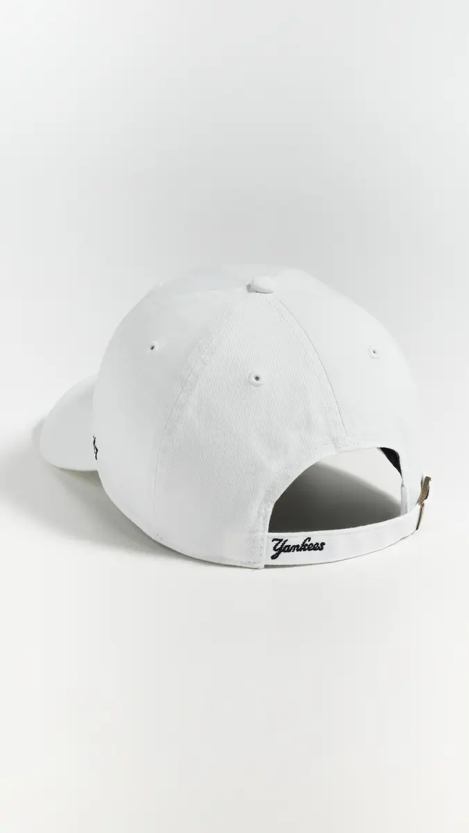 Sporty & Rich Yankees Serif Cap White One Size | Thumbnail 4