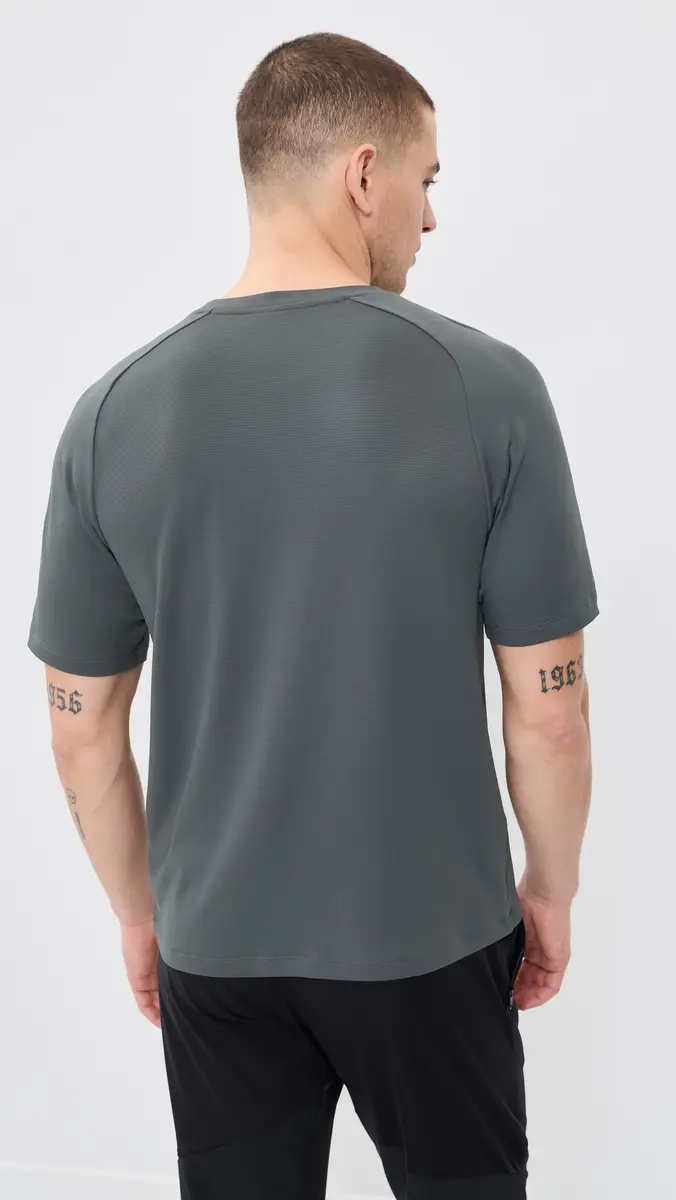 Beyond Yoga All In Active Tee Black Ash | Thumbnail 3
