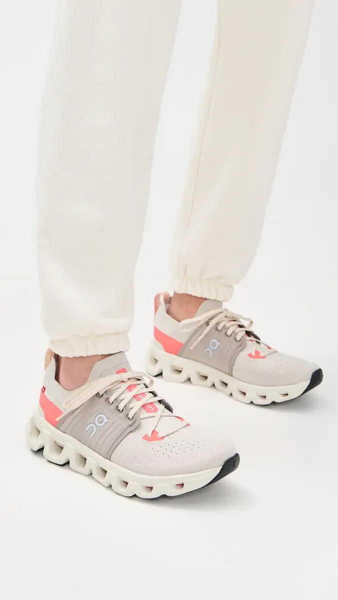 On Cloudswift 4 Sneakers Cream/Salmon | Thumbnail 3