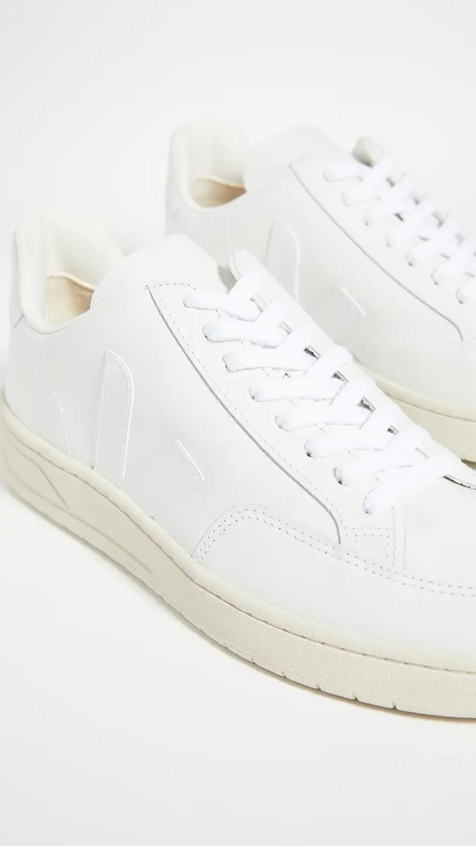 Veja V-12 Sneakers | Thumbnail 4
