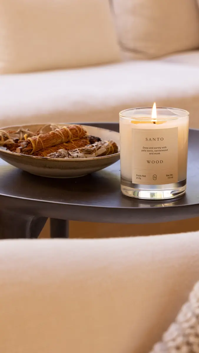 Oak Essentials Santo Wood Candle No Color | Thumbnail 4 Oak Essentials Santo Wood Candle No Color | Thumbnail 4