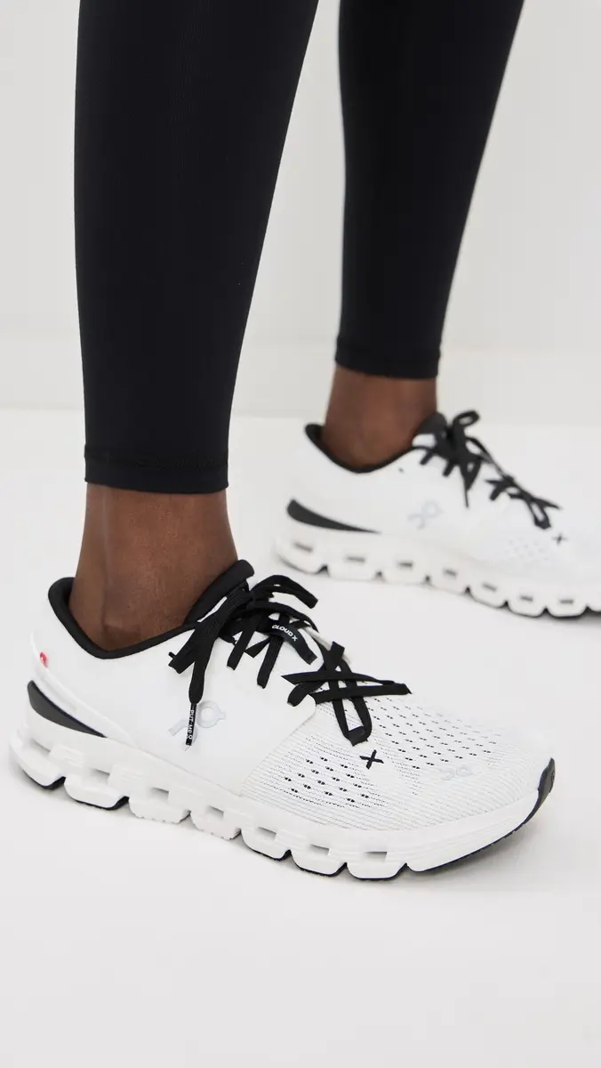 On Cloud X 4 Sneakers /Black | Thumbnail 3 On Cloud X 4 Sneakers /Black | Thumbnail 3