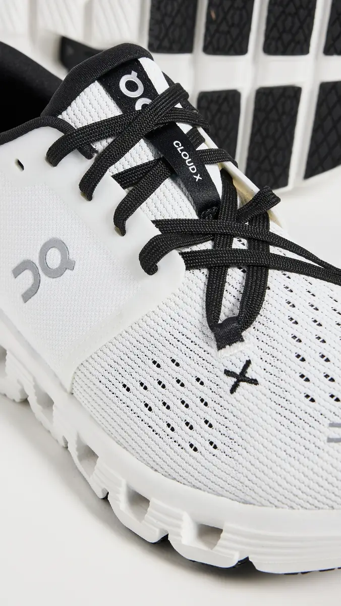 On Cloud X 4 Sneakers /Black | Thumbnail 6 On Cloud X 4 Sneakers /Black | Thumbnail 6