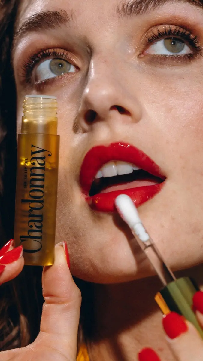 Vacation Sunscreen Chardonnay Lip Oil SPF 30 No Color | Thumbnail 4