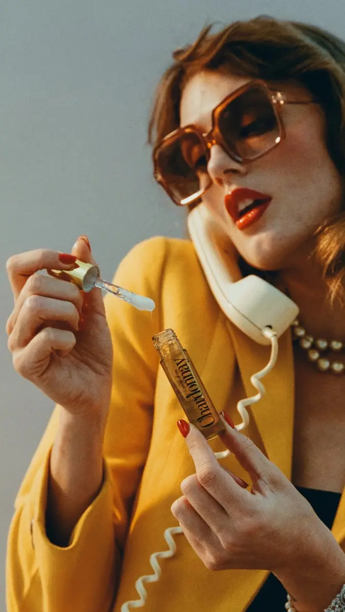 Vacation Sunscreen Chardonnay Lip Oil SPF 30 No Color | Thumbnail 5