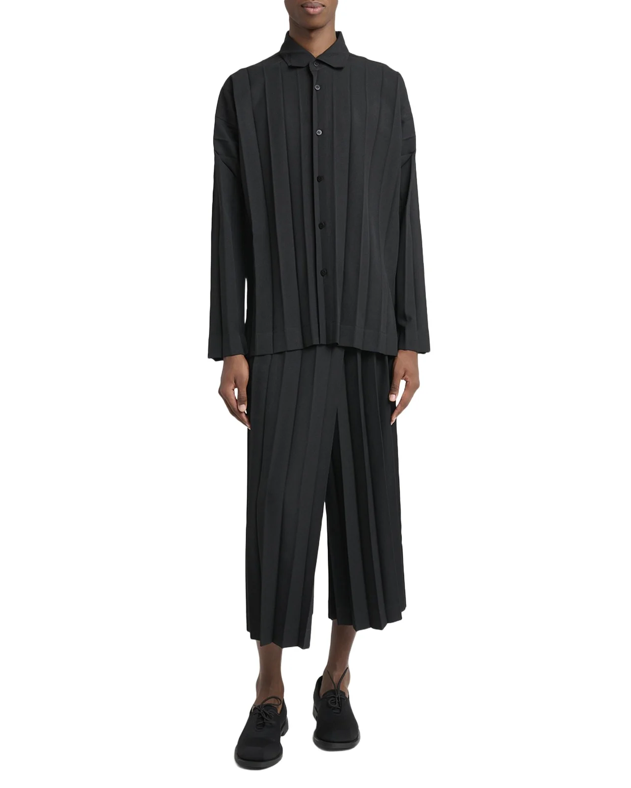 Men's Pleated Relaxed Fit Button-Down Shirt Men's Pleated Relaxed Fit Button-Down Shirt