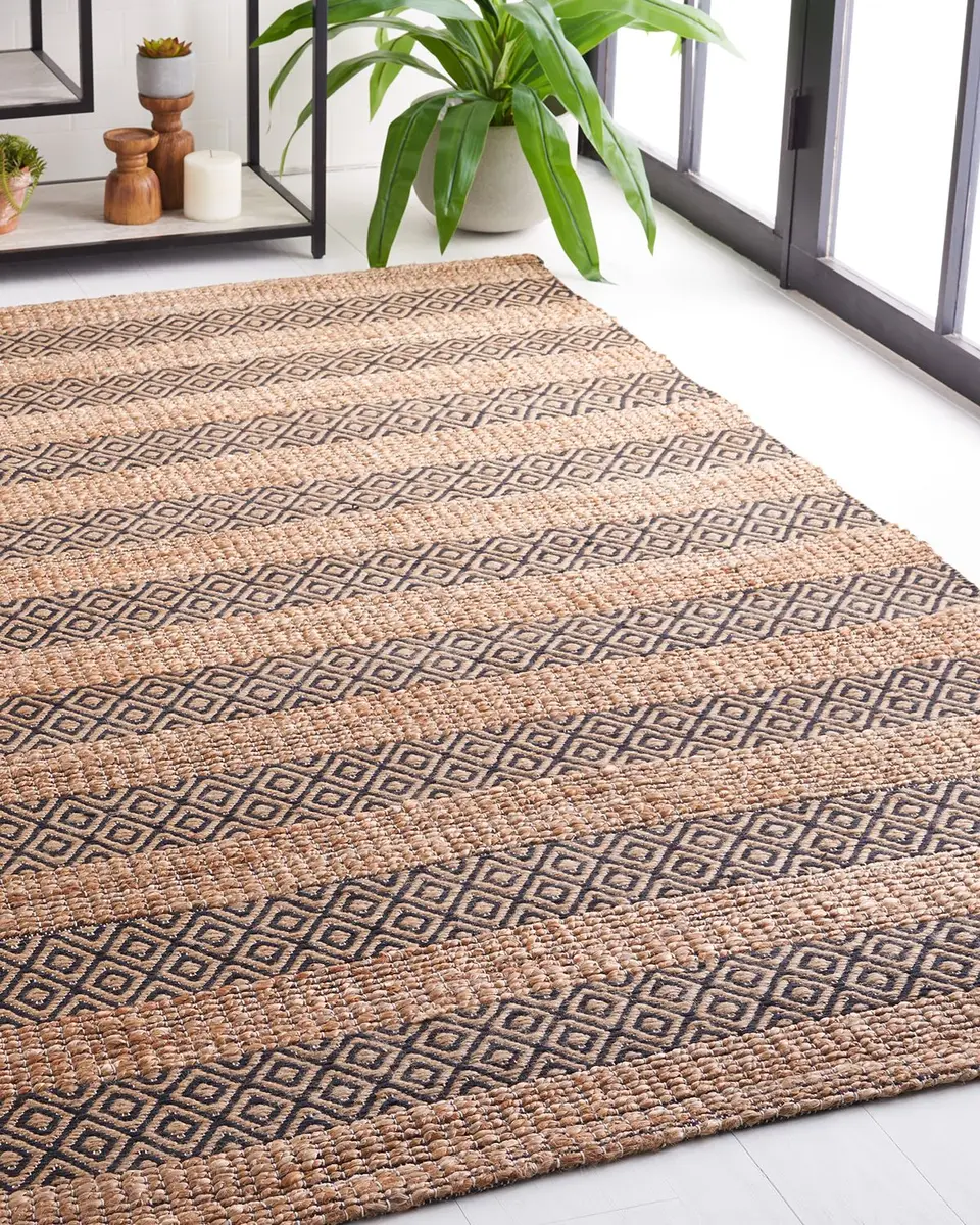Safavieh Gatlin Hand-Woven Rug | Image 1 Safavieh Gatlin Hand-Woven Rug | Image 1